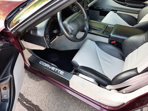 Used 1995 Chevrolet Corvette Coupe image 9