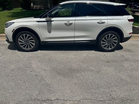 Used 2023 Lincoln Corsair Reserve FWD image 2