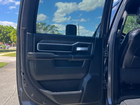 Used 2022 RAM 3500 Big Horn w/ Night Edition AWD/4WD image 24