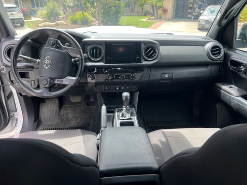 Used 2018 Toyota Tacoma TRD Sport RWD image 13