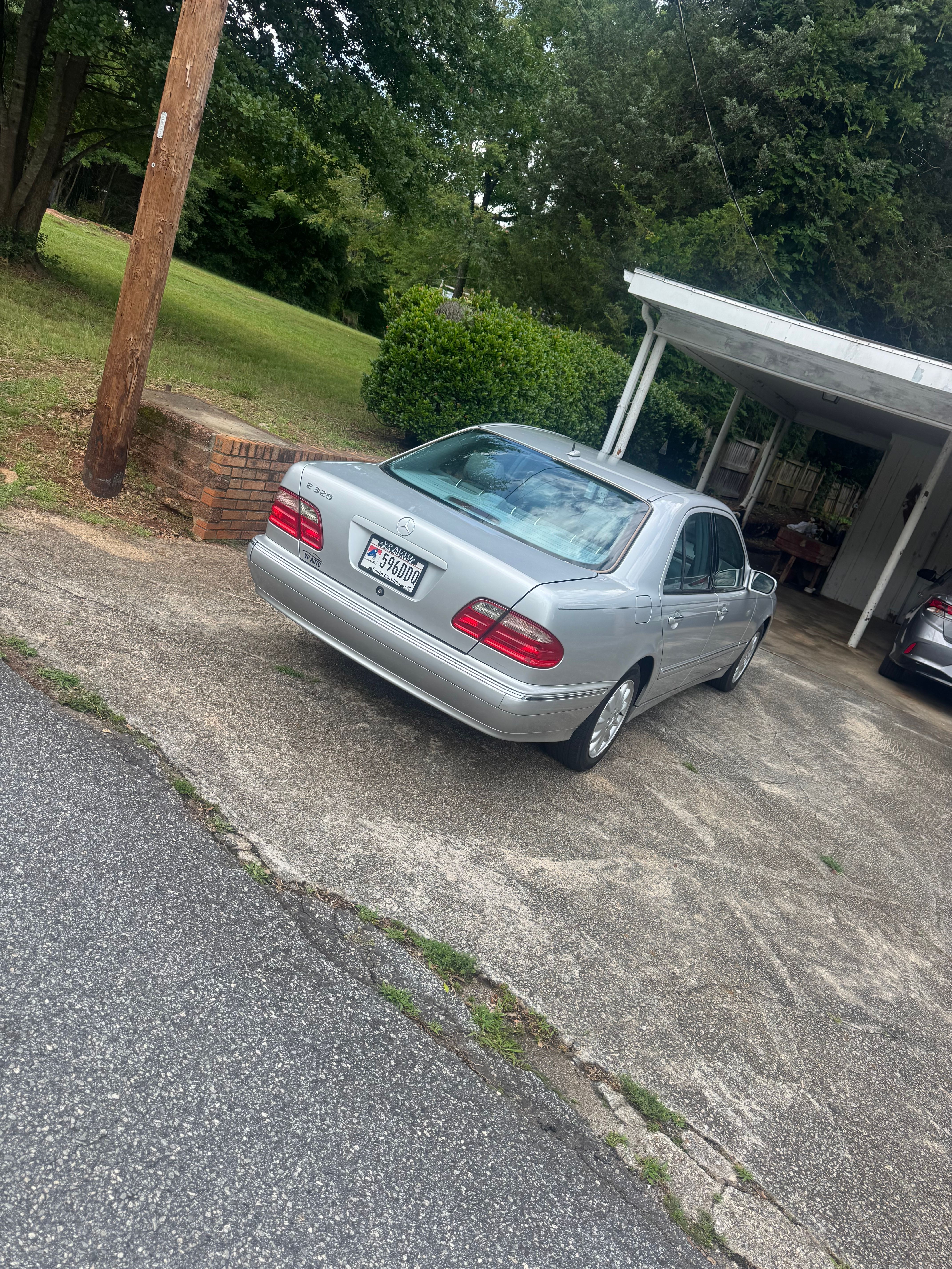 Used 2001 Mercedes-Benz E 320 Sedan image 4
