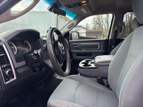 Used 2017 RAM 1500 Classic SLT image 9
