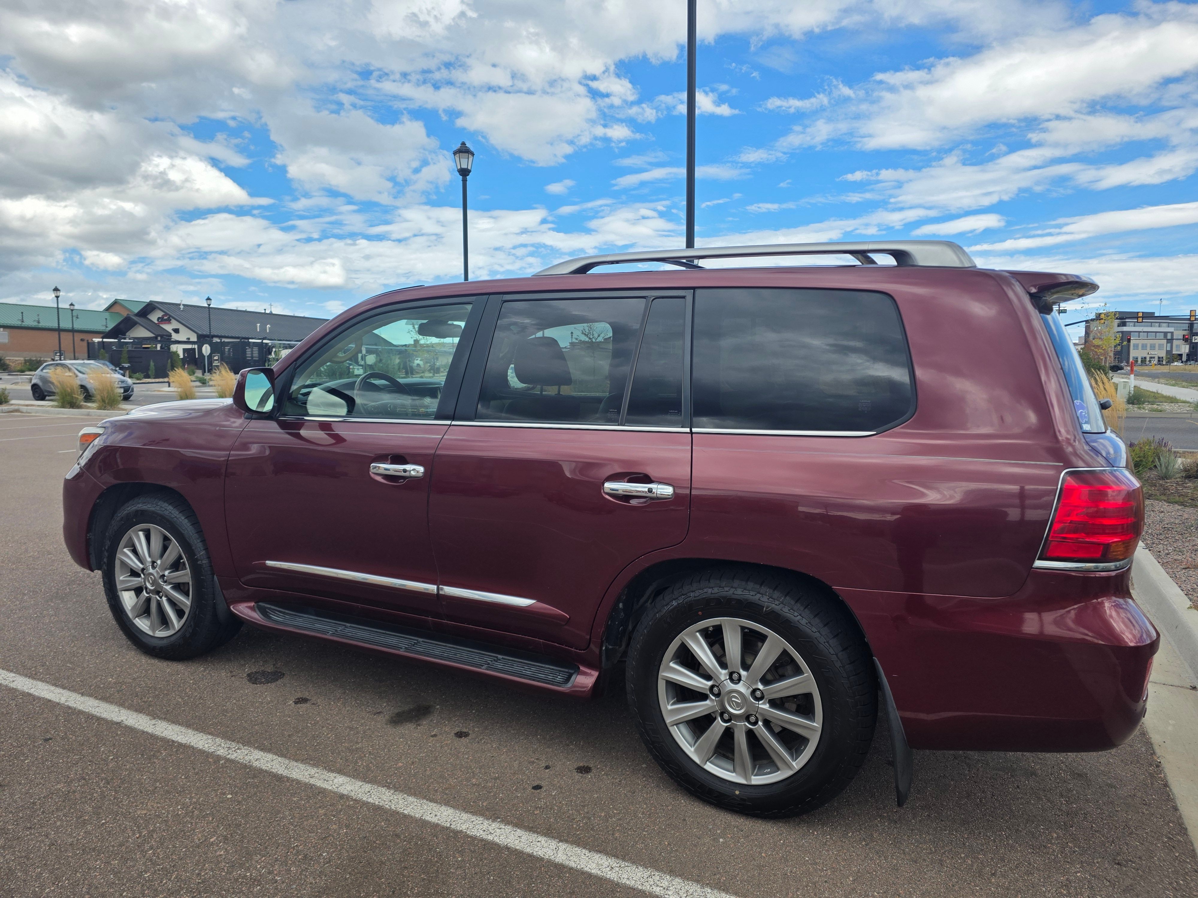 Used 2011 Lexus LX 570 4WD w/ Luxury Pkg image 13