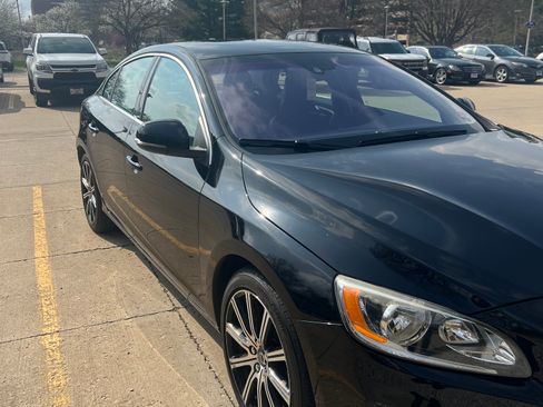 Used 2017 Volvo S60 T5 Inscription image 4