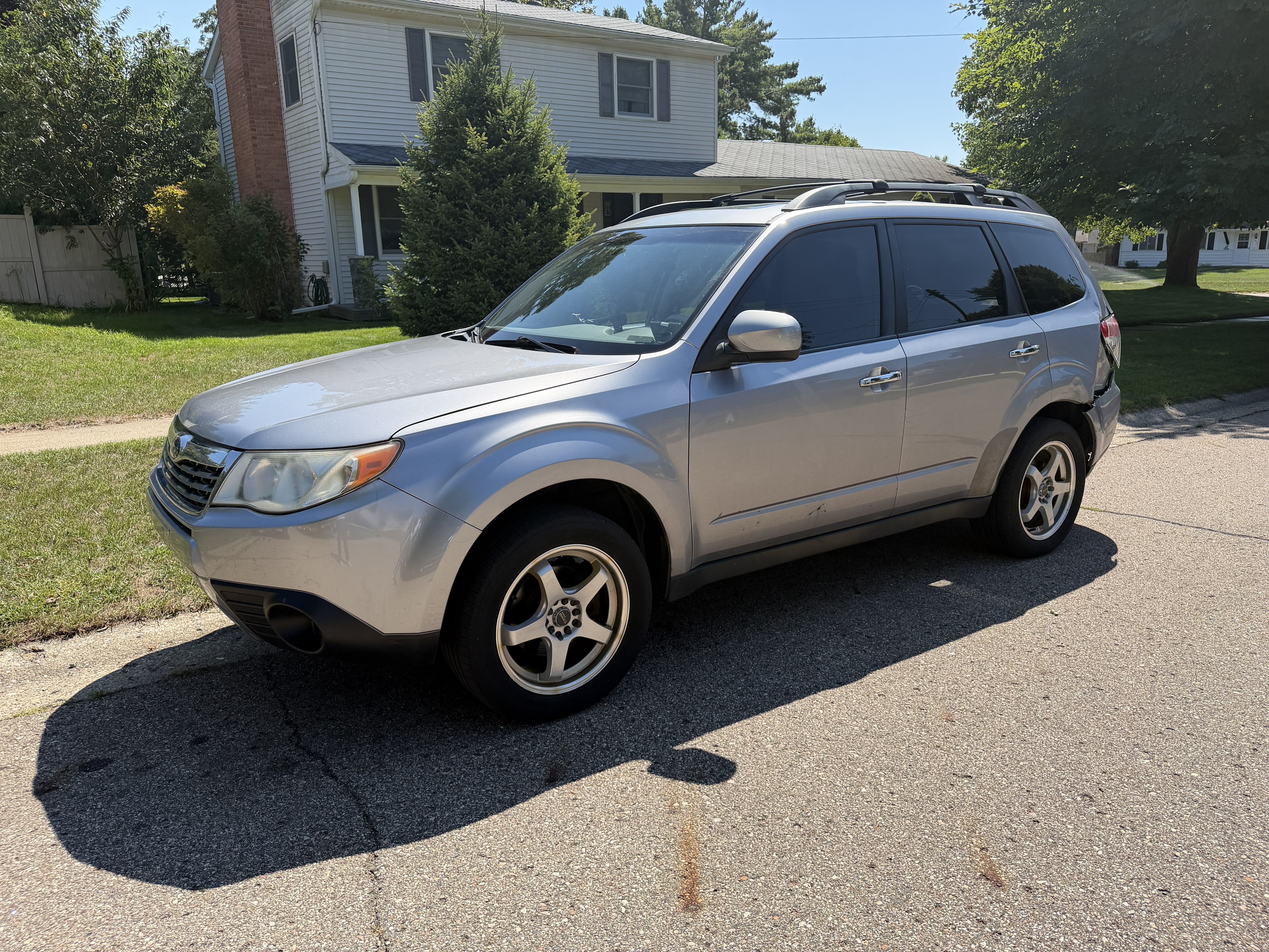 Used 2010 Subaru Forester 2.5X Premium AWD/4WD image 2