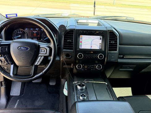 Used 2019 Ford Expedition Limited w/ Equipment Group 303A AWD/4WD image 17