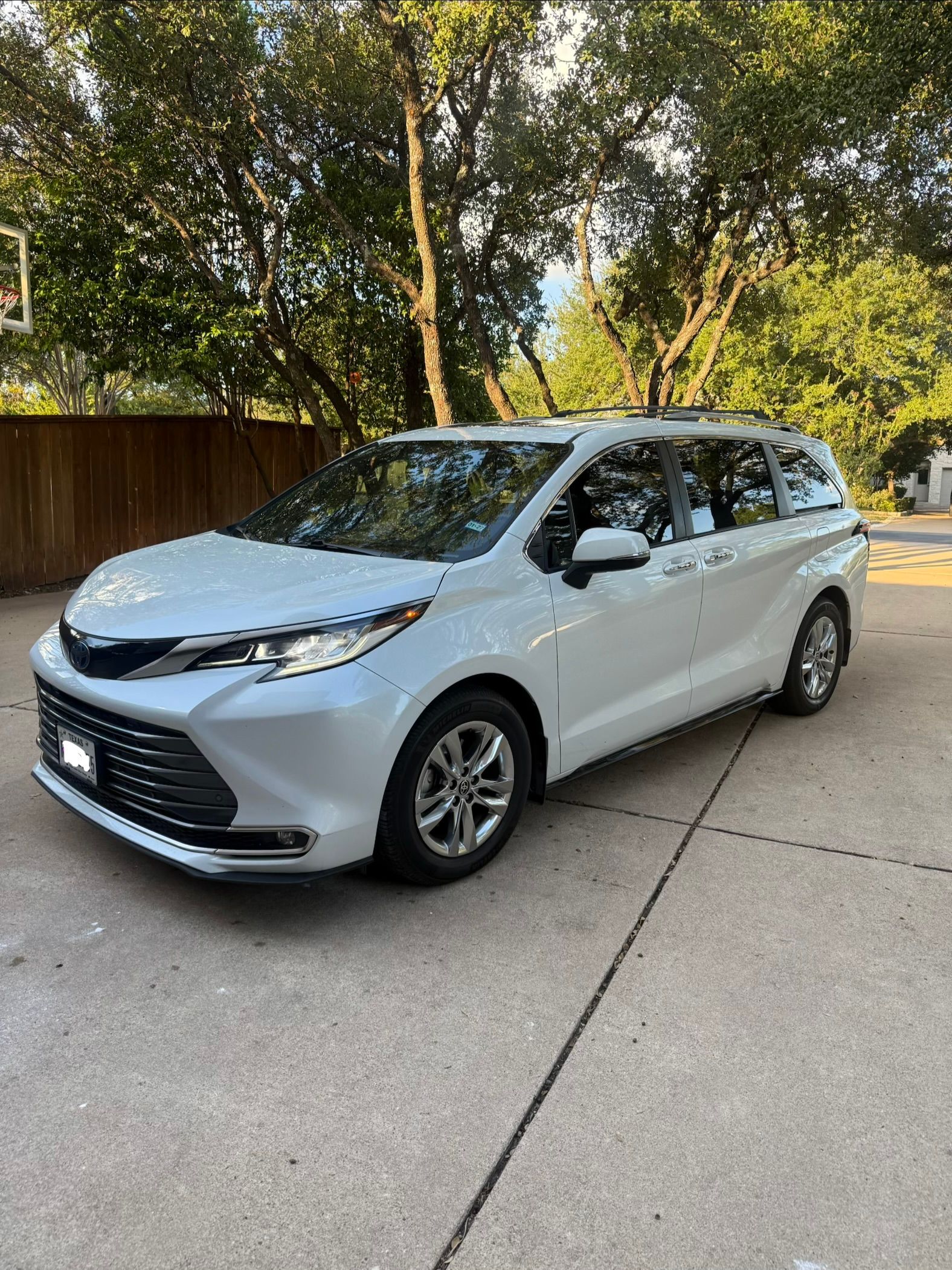 Used 2022 Toyota Sienna Limited AWD/4WD image 1