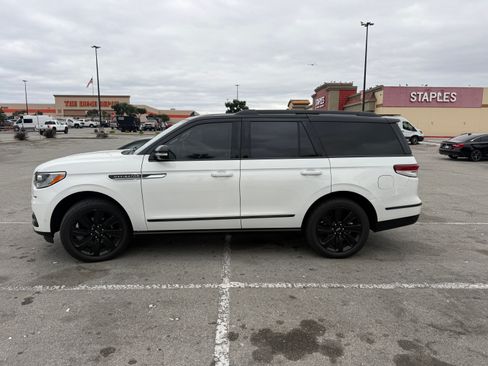 Used 2022 Lincoln Navigator Black Label image 2