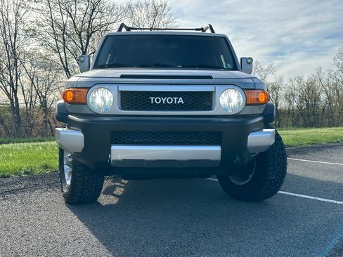 Used 2012 Toyota FJ Cruiser 4WD w/ Upgrade Pkg image 1