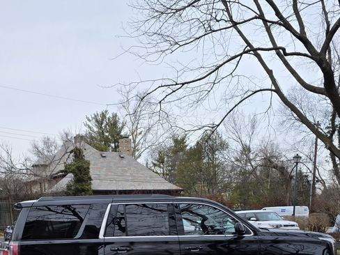 Used 2018 GMC Yukon SLT image 9