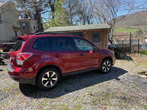 Used 2018 Subaru Forester 2.5i Premium w/ All-Weather Package image 6