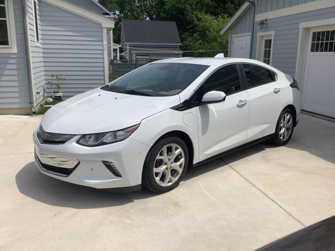 Used 2017 Chevrolet Volt Premier w/ Driver Confidence Package FWD image 1