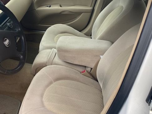 Used 2010 Buick Lucerne CX image 9