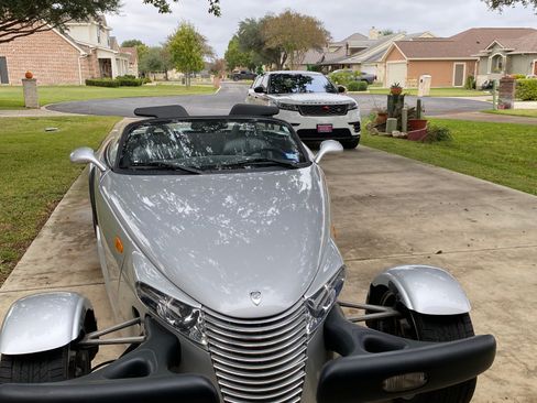 Used 2001 Chrysler Prowler image 2