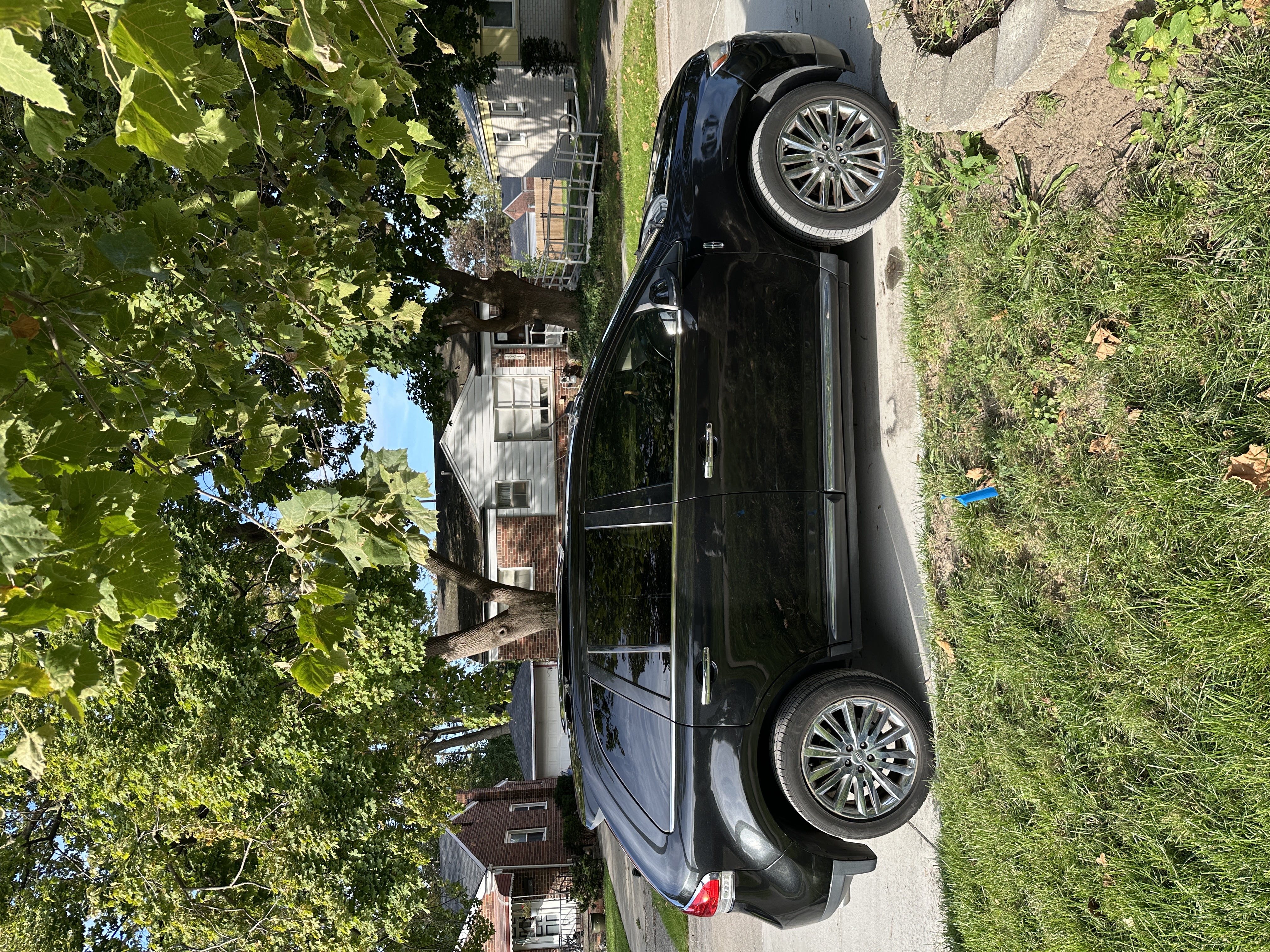 Used 2013 Lincoln MKX AWD image 2