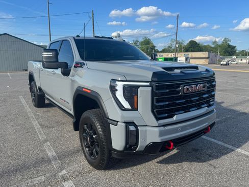 Used 2024 GMC Sierra 2500 AT4 w/ AT4 Premium Plus Package AWD/4WD image 2