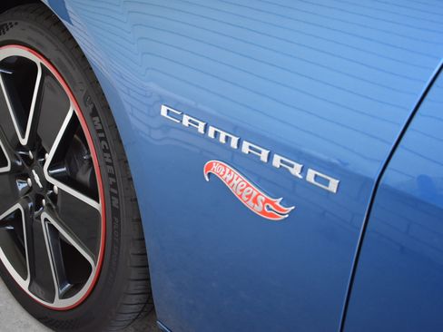 Used 2013 Chevrolet Camaro SS w/ Hot Wheels Special Edition RWD image 27