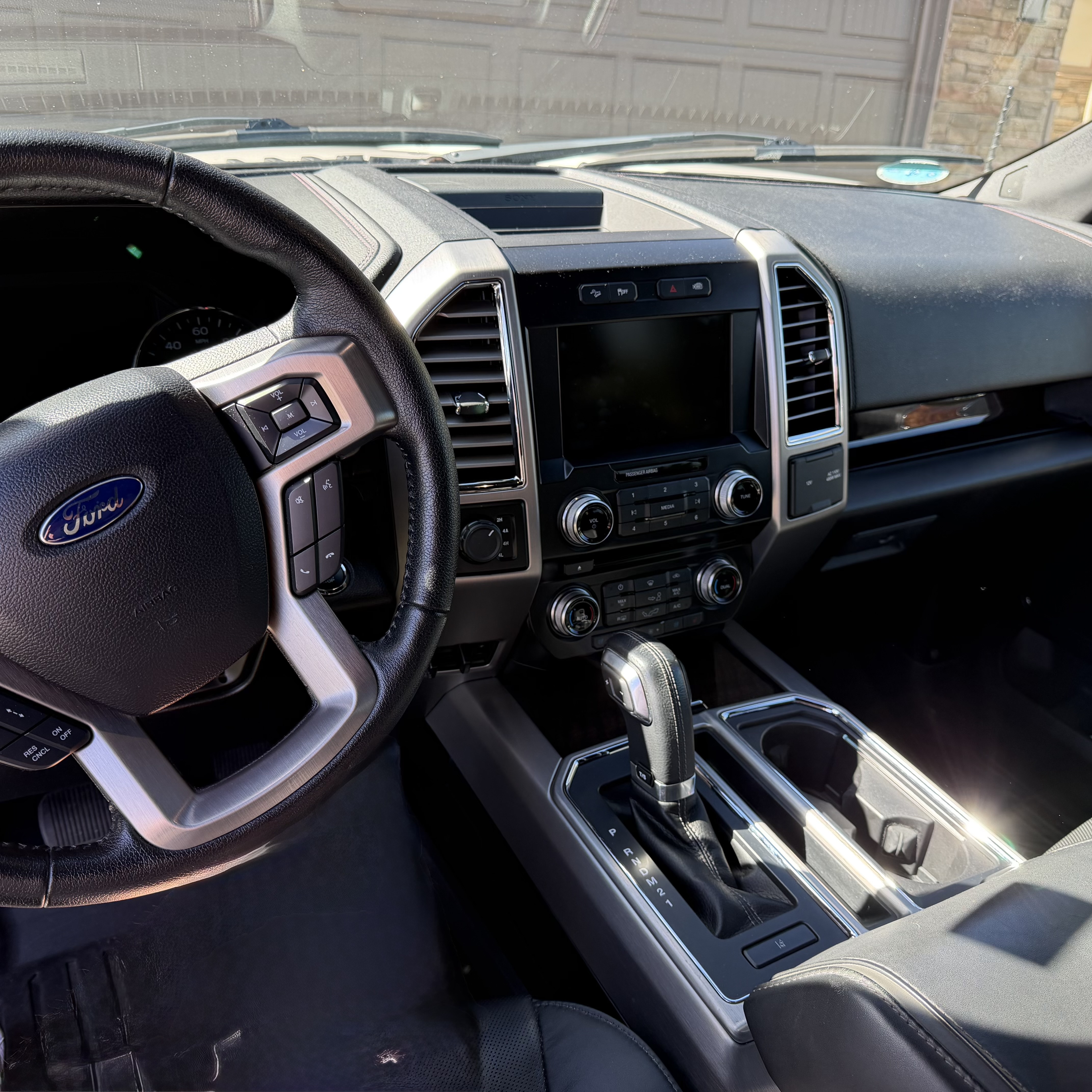 Used 2015 Ford F150 Platinum w/ Equipment Group 701A Luxury AWD/4WD image 11