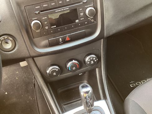 Used 2013 Dodge Avenger SE image 23