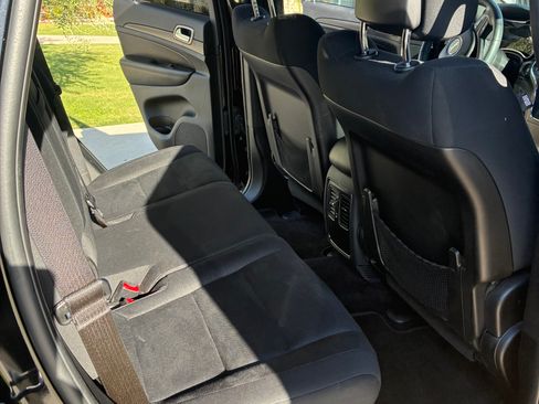 Used 2017 Jeep Grand Cherokee Laredo image 15