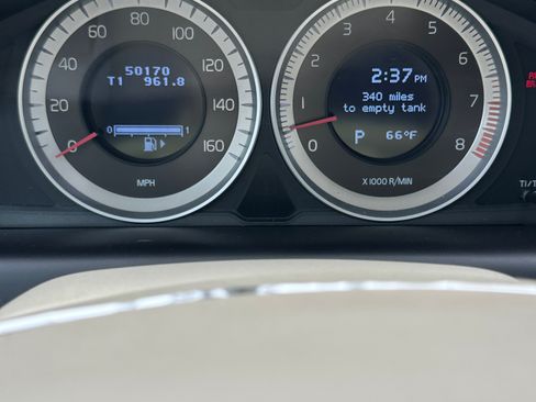 Used 2013 Volvo XC60 3.2 w/ Tailgate Pkg image 9