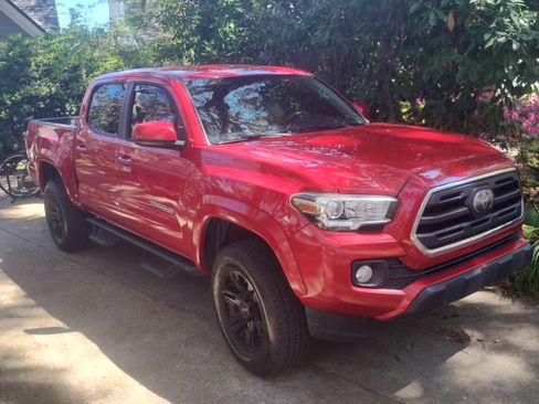 Used 2018 Toyota Tacoma SR5 image 1