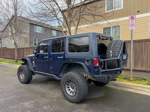 Used 2013 Jeep Wrangler Unlimited Sahara image 4