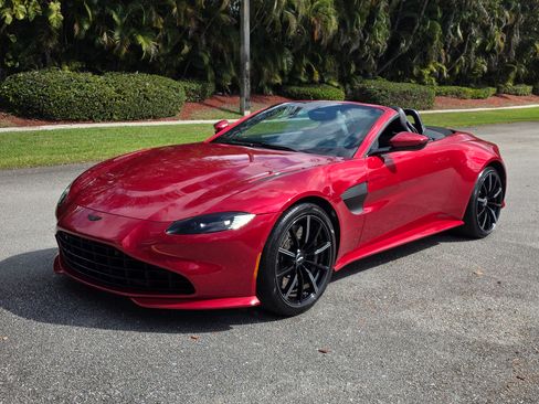 Used 2021 Aston Martin V8 Vantage Roadster image 1