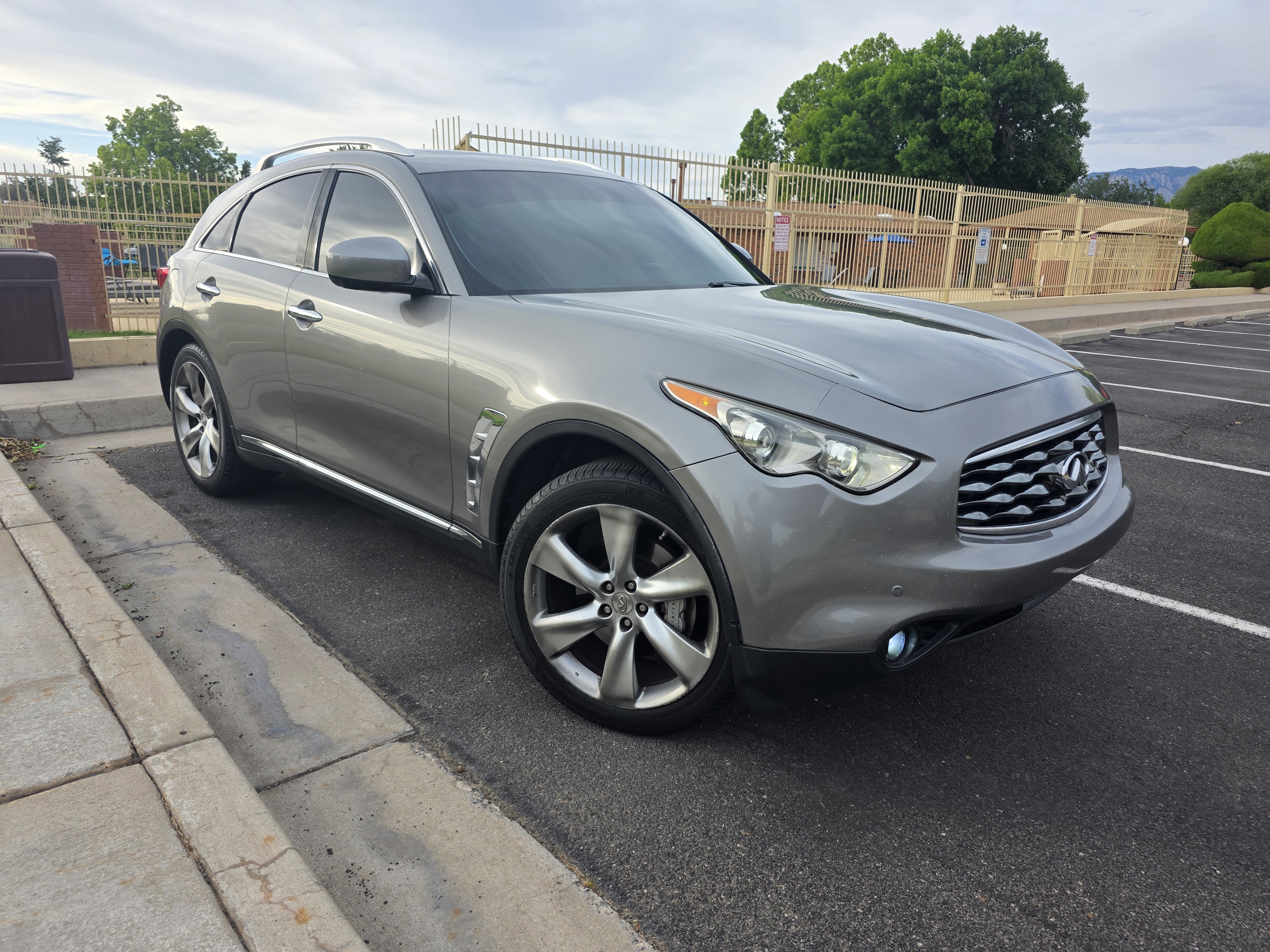 Used 2009 INFINITI FX50 AWD image 2