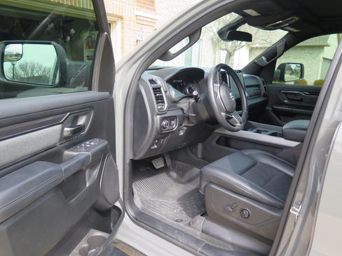 Used 2020 RAM 1500 Big Horn w/ Built-to-serve Edition image 8