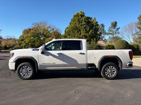Used 2022 GMC Sierra 3500 Denali image 2