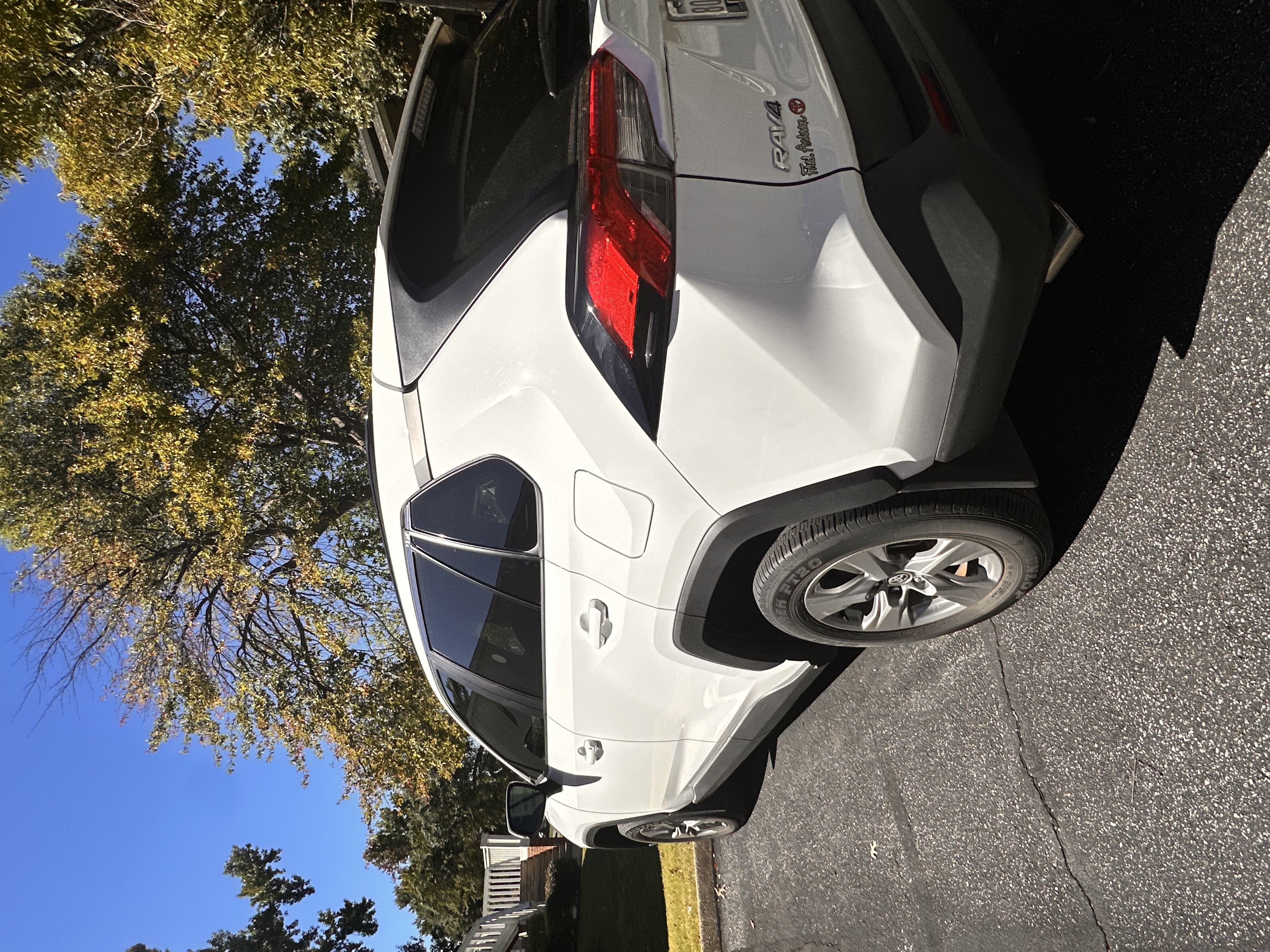 Used 2024 Toyota RAV4 XLE FWD image 5