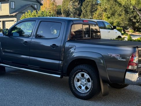 Used 2010 Toyota Tacoma PreRunner w/ TRD Off-Road Pkg w/JBL Audio RWD image 2