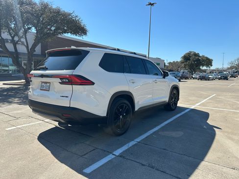 Used 2024 Toyota Grand Highlander AWD image 8