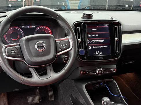 Used 2019 Volvo XC40 T5 Momentum AWD/4WD image 10