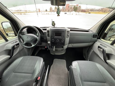 Used 2014 Mercedes-Benz Sprinter 3500 image 25