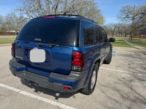 Used 2005 Chevrolet TrailBlazer LT w/ LT Package 1 image 2