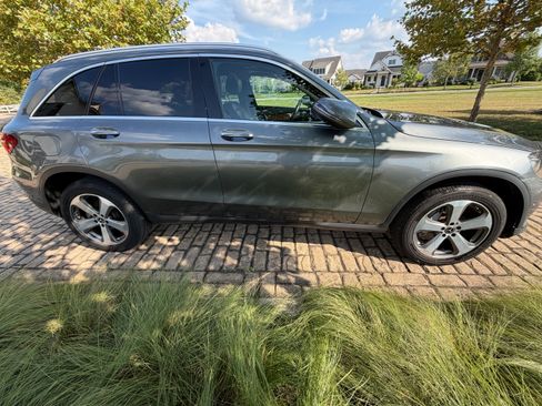 Used 2018 Mercedes-Benz GLC 300 4MATIC image 2