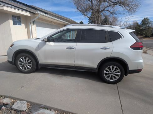 Used 2018 Nissan Rogue SV w/ Premium Package image 6
