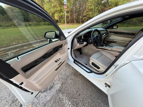 Used 2014 BMW 750i image 15