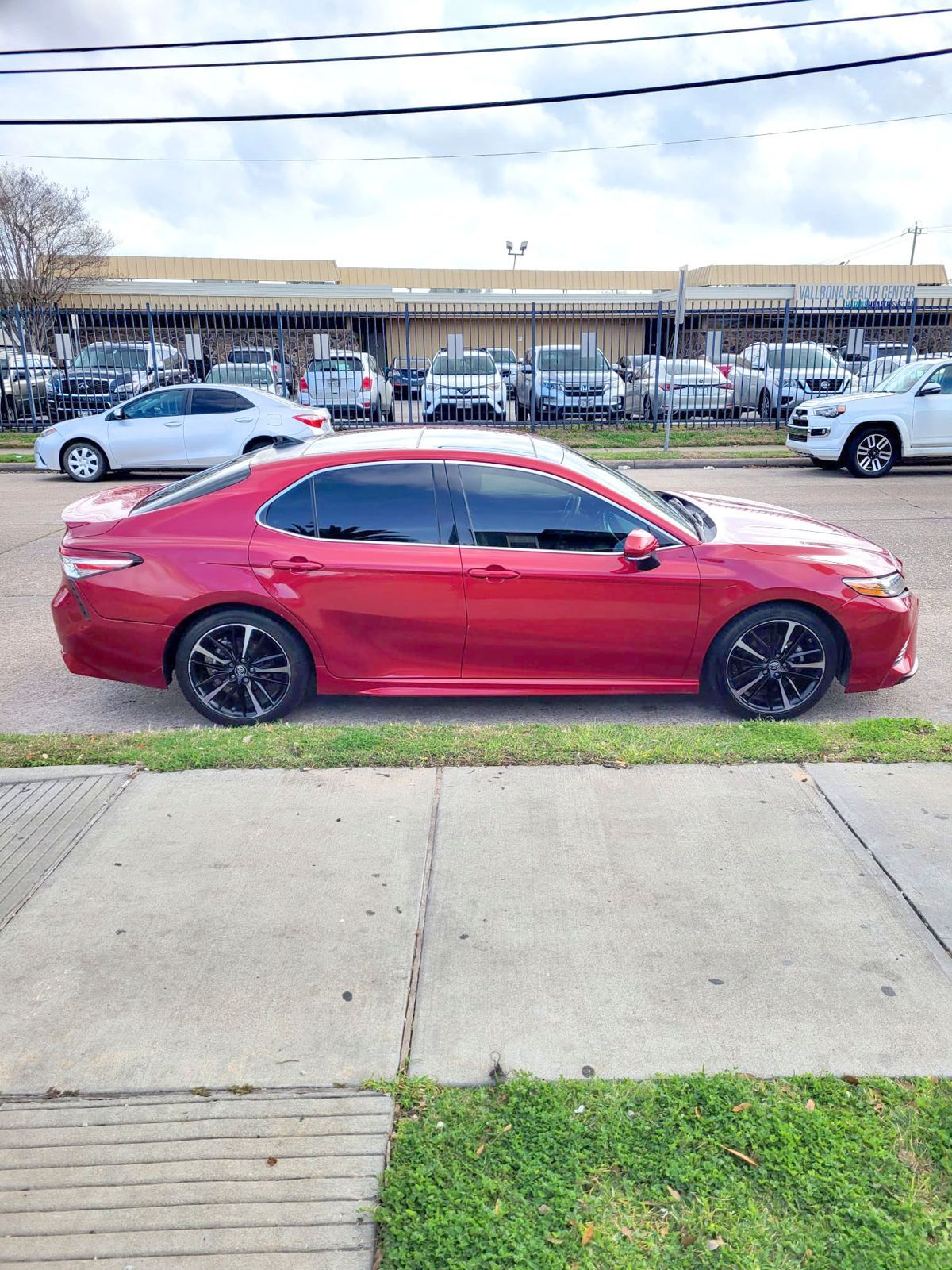 Used 2019 Toyota Camry XSE FWD image 4