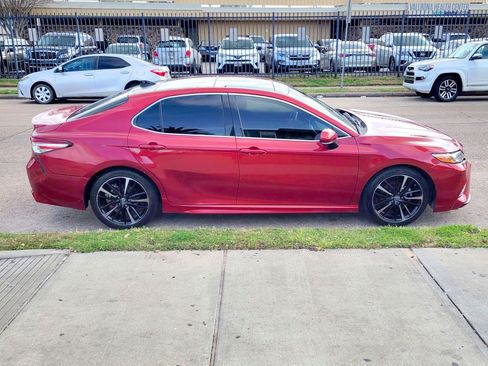 Used 2019 Toyota Camry XSE image 4