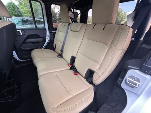Used 2021 Jeep Wrangler Unlimited Sahara w/ Cold Weather Group AWD/4WD image 5
