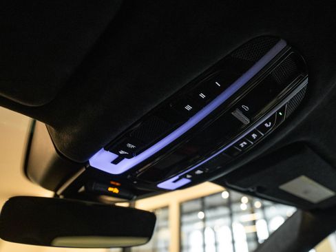 Used 2021 Porsche Cayenne Turbo S image 25