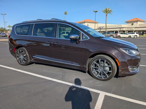 Used 2018 Chrysler Pacifica Limited w/ Advanced Safetytec Group image 6