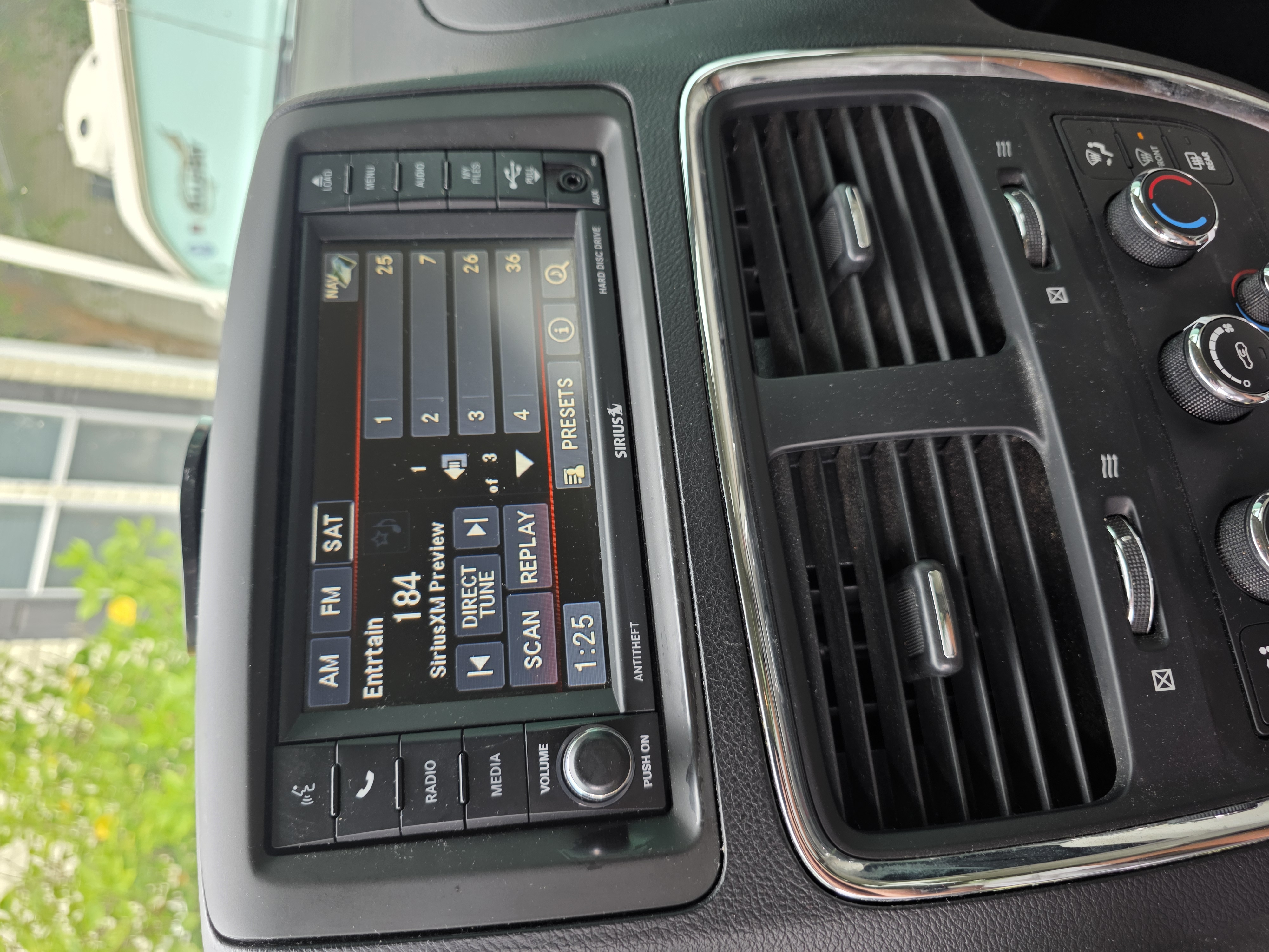 Used 2015 Dodge Grand Caravan SXT FWD image 14