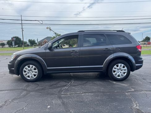 Used 2018 Dodge Journey SE FWD image 1