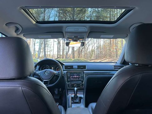 Used 2018 Volkswagen Passat 2.0T SE image 18