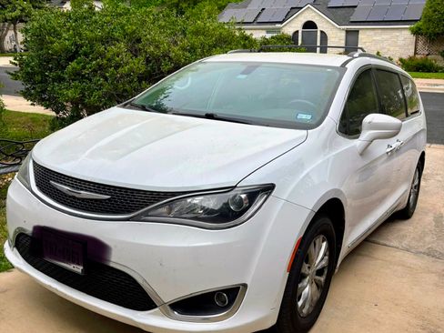 Used 2018 Chrysler Pacifica Touring-L Plus image 1