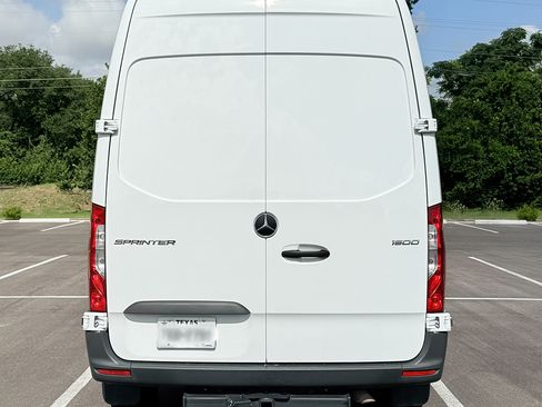 Used 2023 Mercedes-Benz Sprinter 1500 image 9